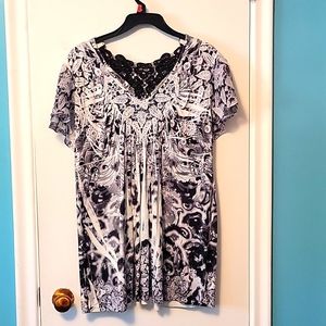 Pretty black and white top